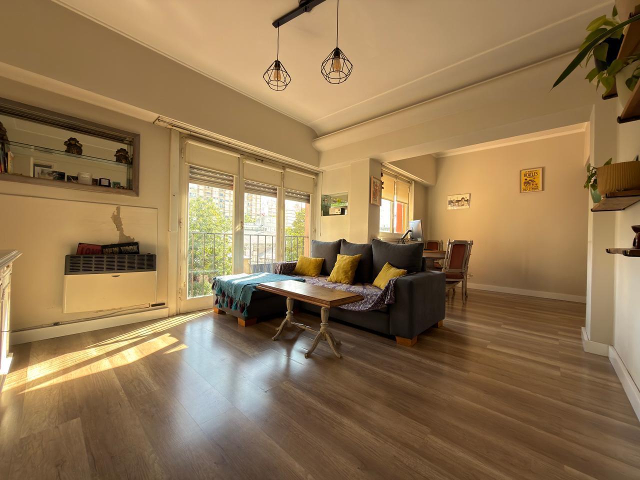 En Venta Gran Departamento de 3 ambientes c/ Dependencia en zona shopping Los Gallegos