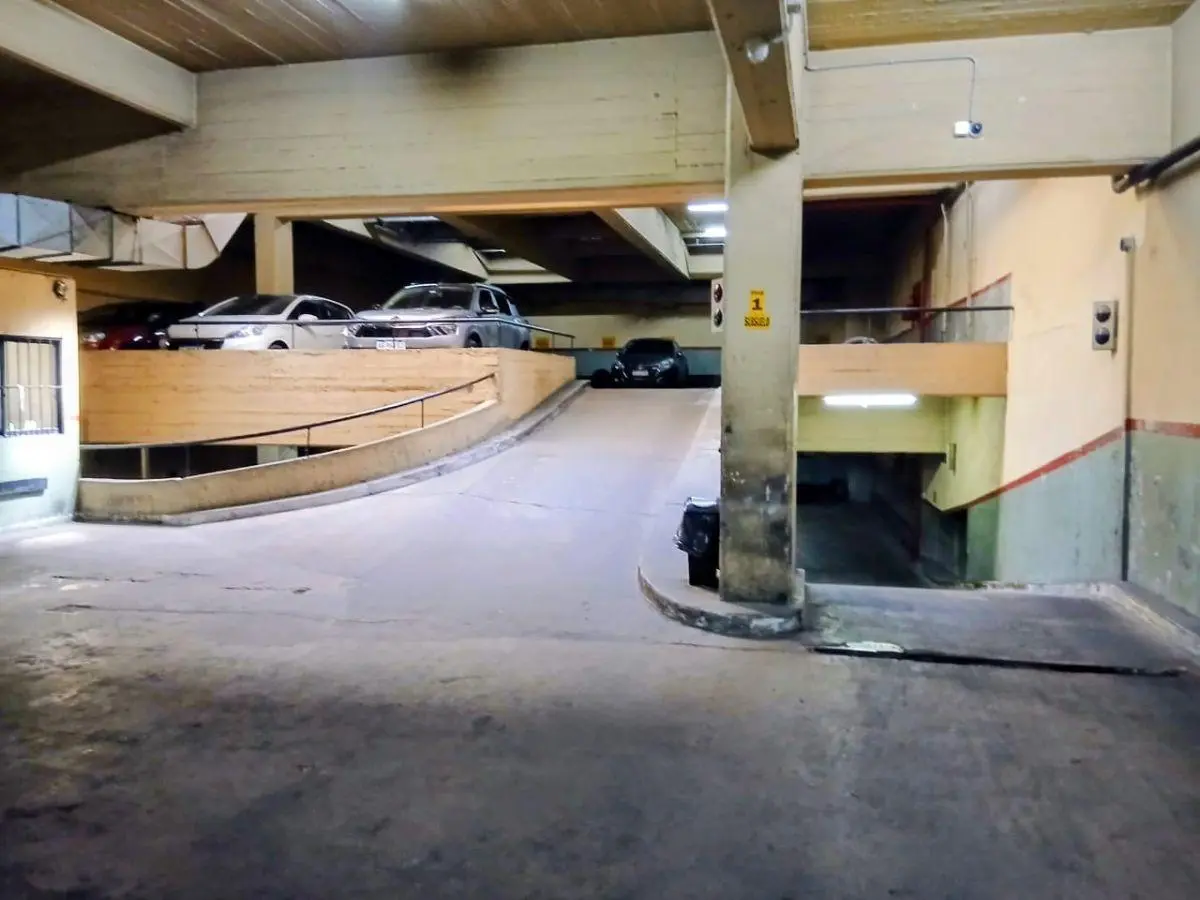 Cochera en venta con 12 m² en zona Tribunales Caba 4