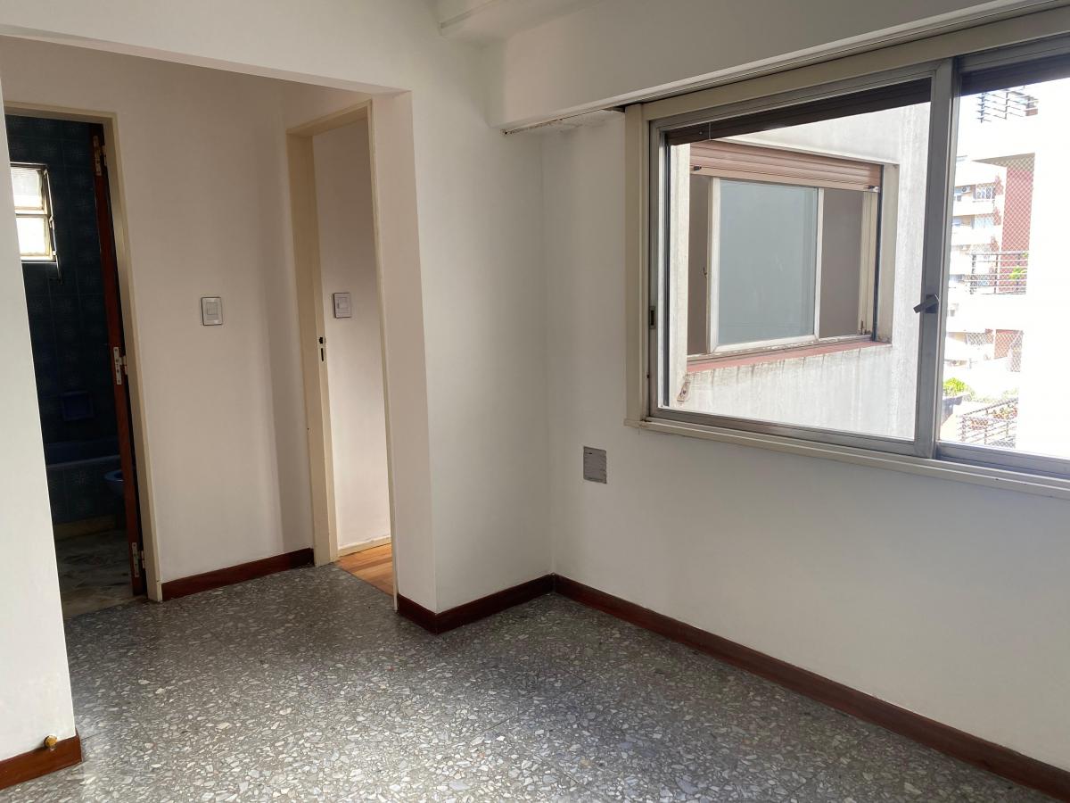 Excelente Departamento de 3amb. Sobre Av Directorio 4