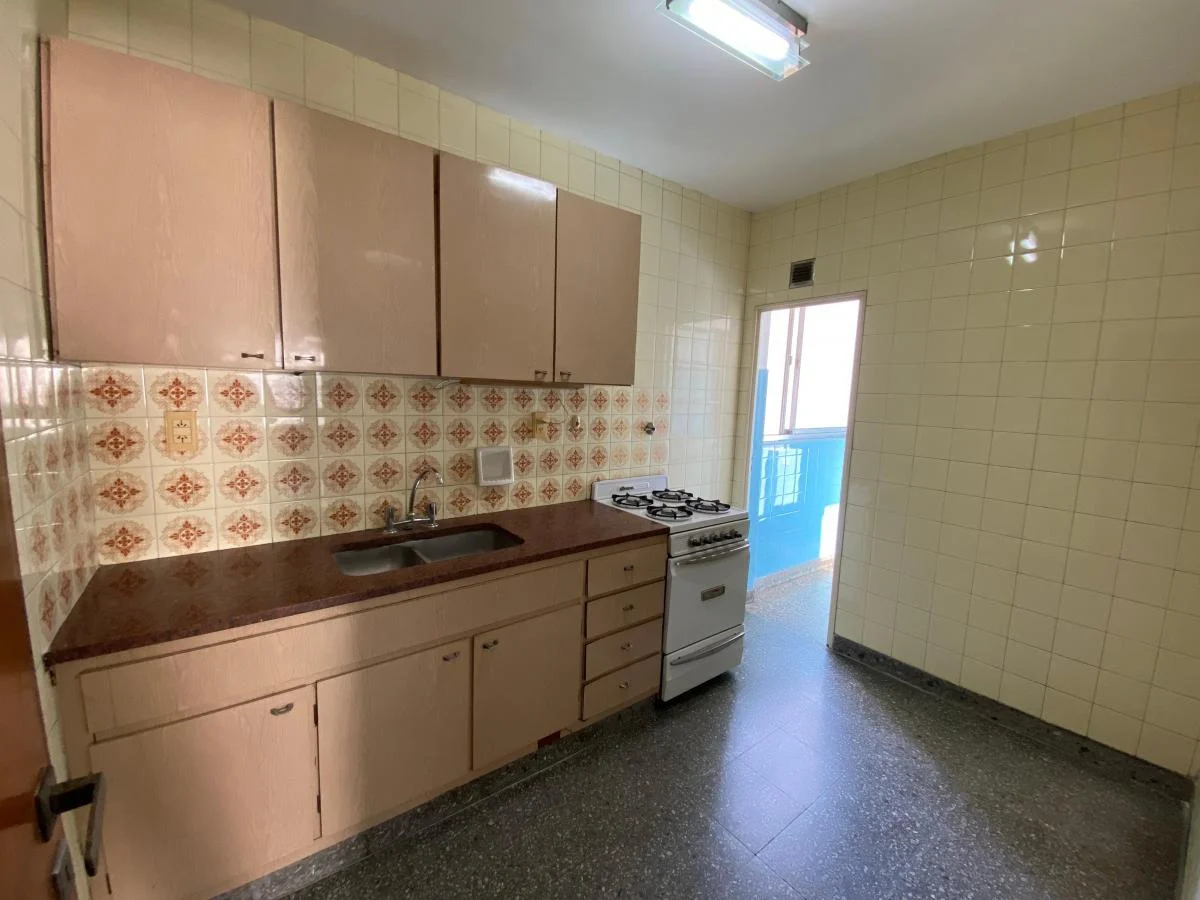 Excelente Departamento de 3amb. Sobre Av Directorio 1