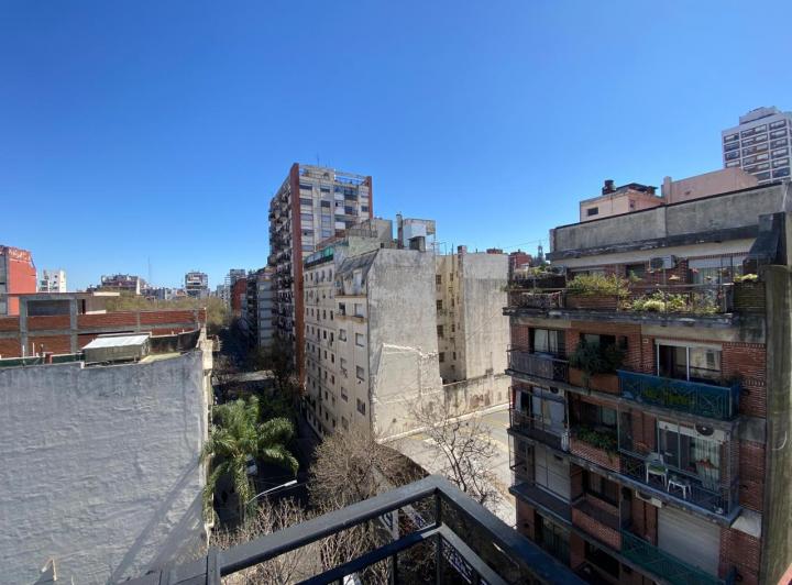 Monoambiente a la calle con balcón (orientación N) 1