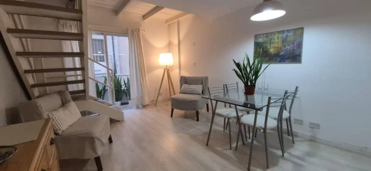Excelente departamento de 2 ambientes en dos plantas amueblado 5