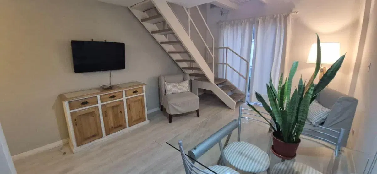 Excelente departamento de 2 ambientes en dos plantas amueblado 3