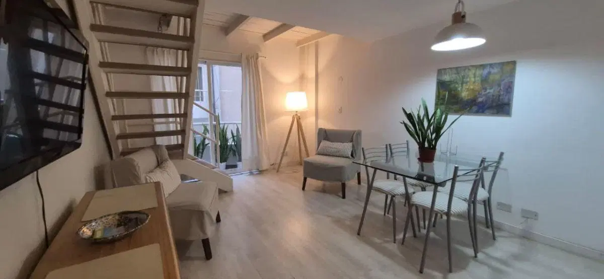 Excelente departamento de 2 ambientes en dos plantas amueblado 2