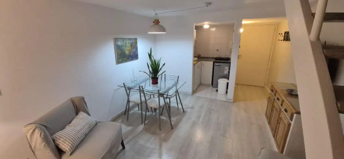 Excelente departamento de 2 ambientes en dos plantas amueblado 1