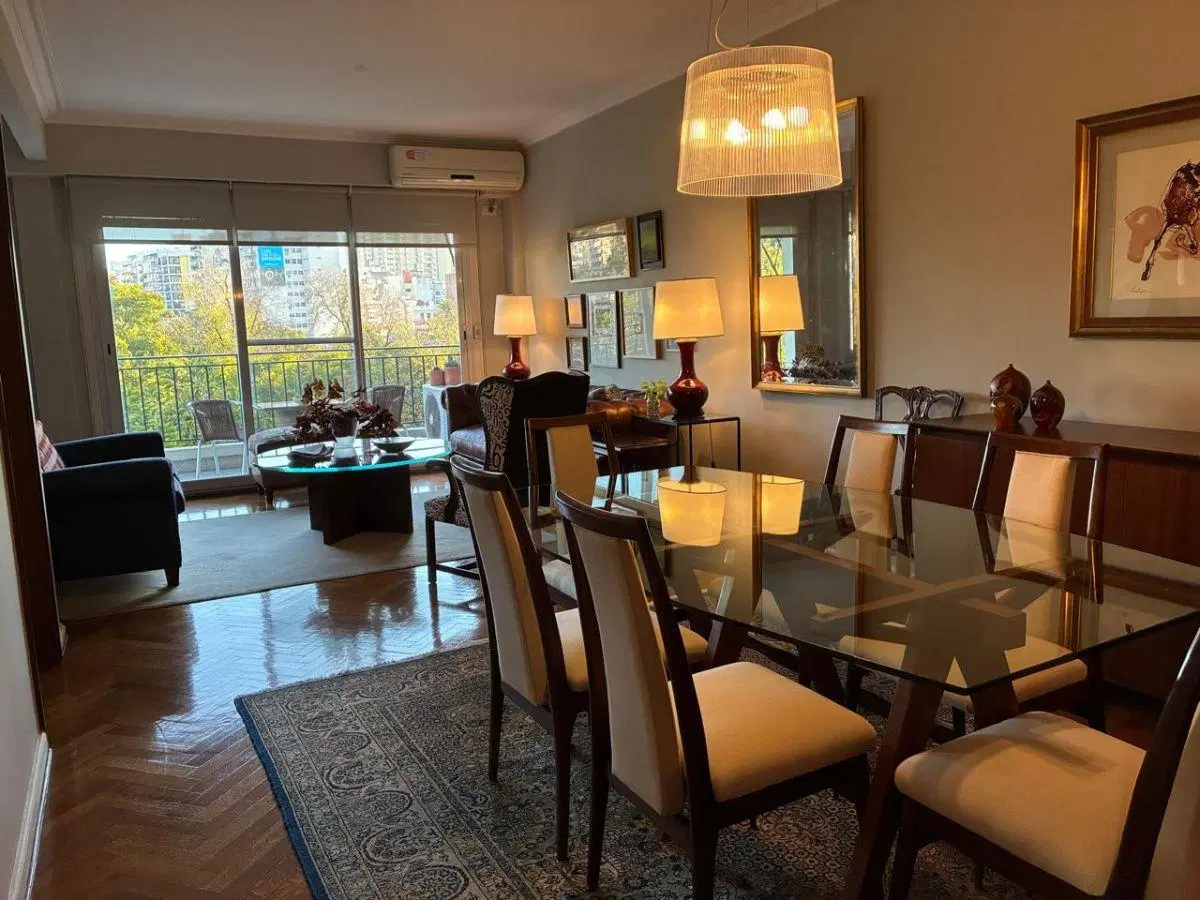 Excelente piso de categoría al frente con vista abierta al parque Rivadavia 1