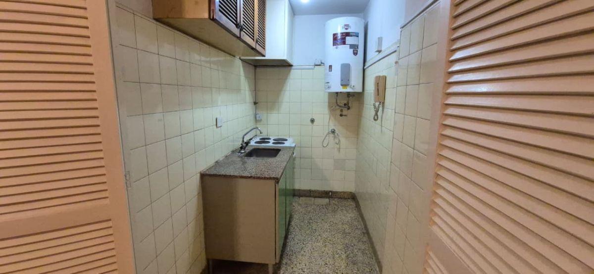 Foto de Departamento de dos ambientes sobre Av. Belgrano, imagen 2