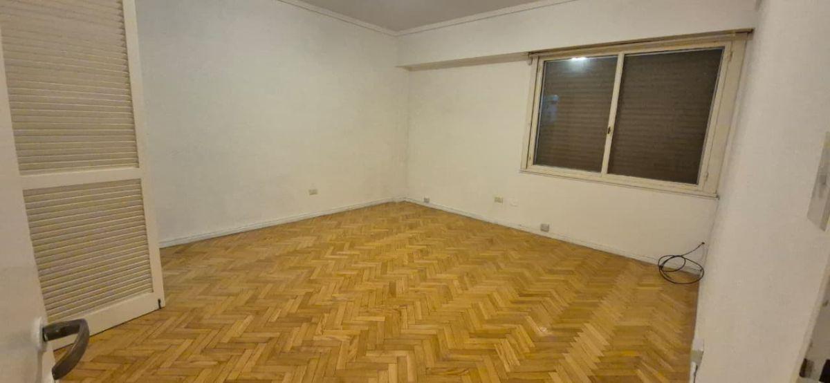Foto de Departamento de dos ambientes sobre Av. Belgrano, imagen 1