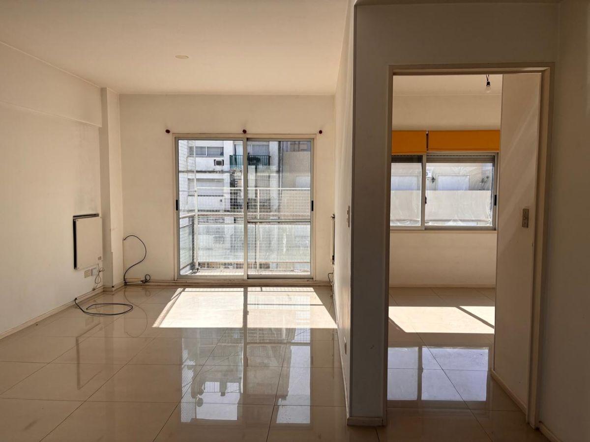 Foto de Excelente dos ambientes de categoría sobre Av. Belgrano, imagen 4