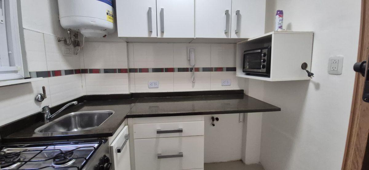Foto de Excelente departamento de 2 ambientes a una cuadra de Av. Belgrano y a, imagen 5