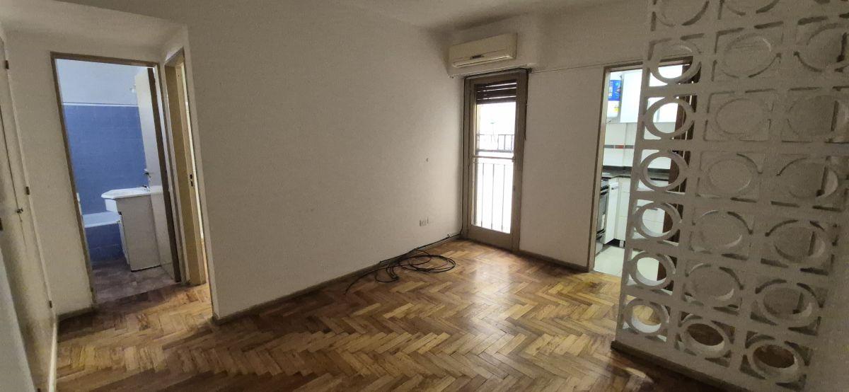 Foto de Excelente departamento de 2 ambientes a una cuadra de Av. Belgrano y a, imagen 1