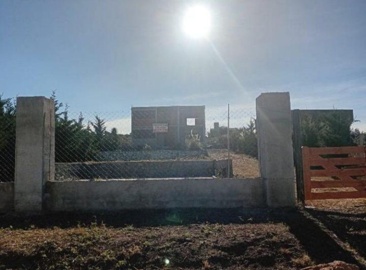 SE VENDE CASA A TERMINAR 210M2 4