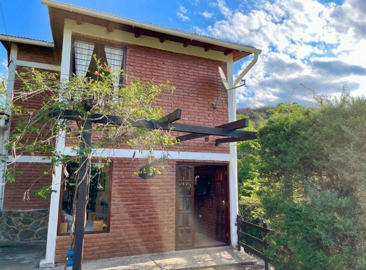 Casa 2 dor en ALQUILER C/ cochera en LA SERRANITA 1