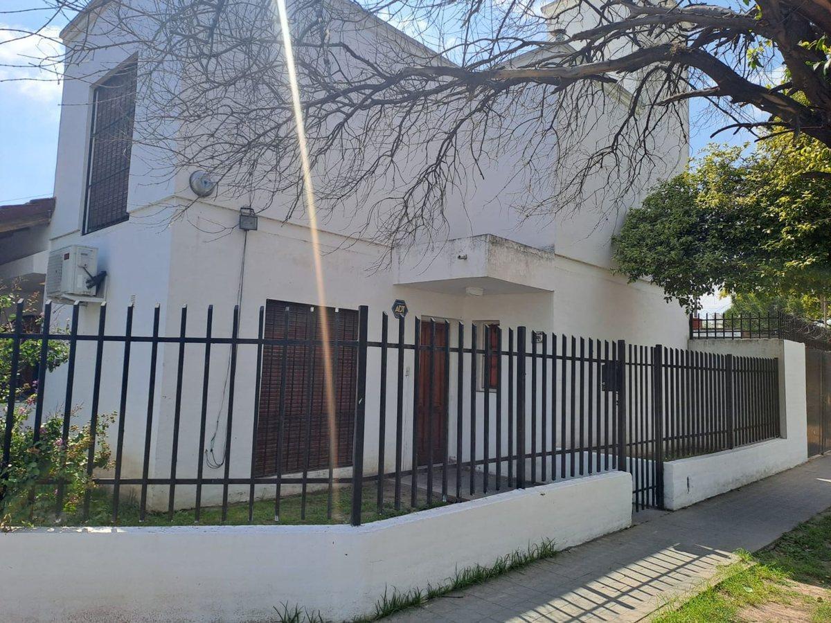 Casa 2 dorm y cochera Barrio Marques APTO CREDITO