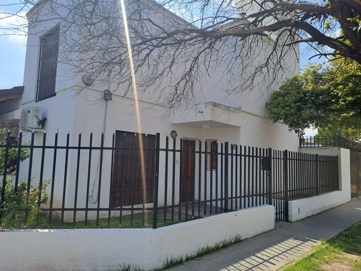Casa 2 dorm y cochera Barrio Marques APTO CREDITO 3