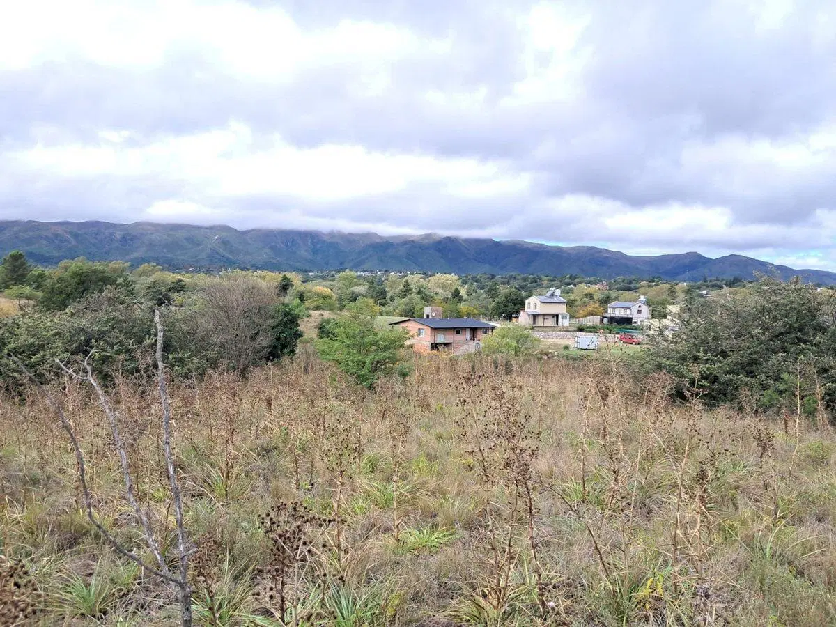Lote con vista 2060m2 en Villa Giardino 4