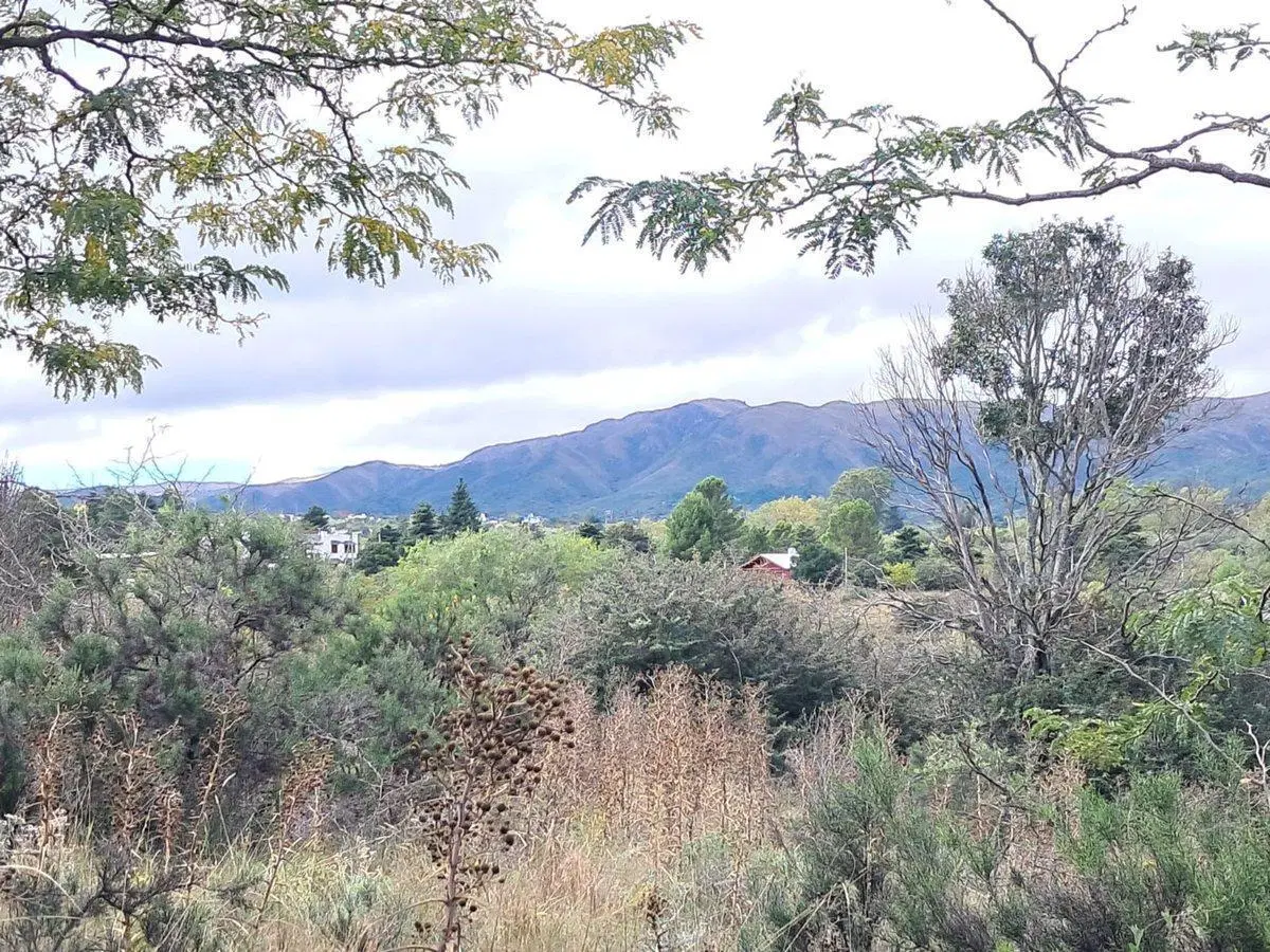 Lote con vista 2050m2 en Villa Giardino 4