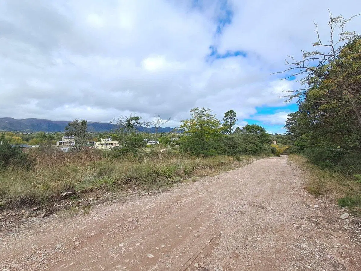 Lote con vista 1450m2 en Villa Giardino 3