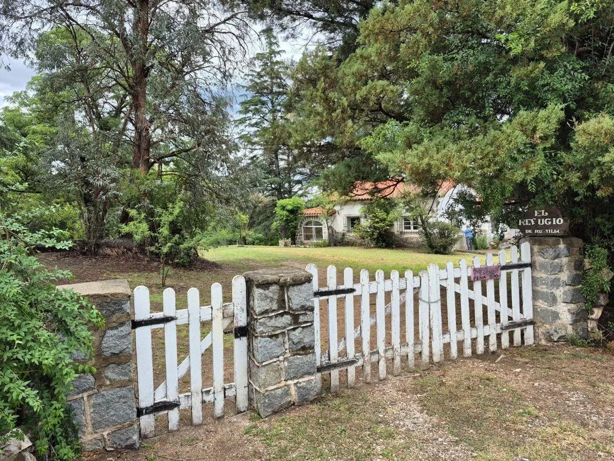 Venta Casa mas gran terreno  1.4 Ha Valle Hermoso 2