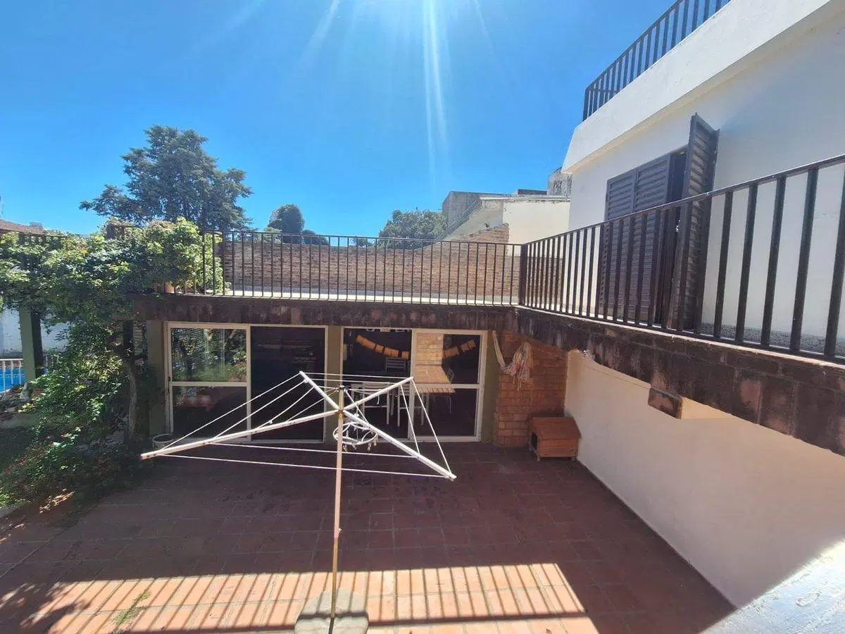 Casa 4 Dormitorios  Pileta en Barrio San Salvador 2
