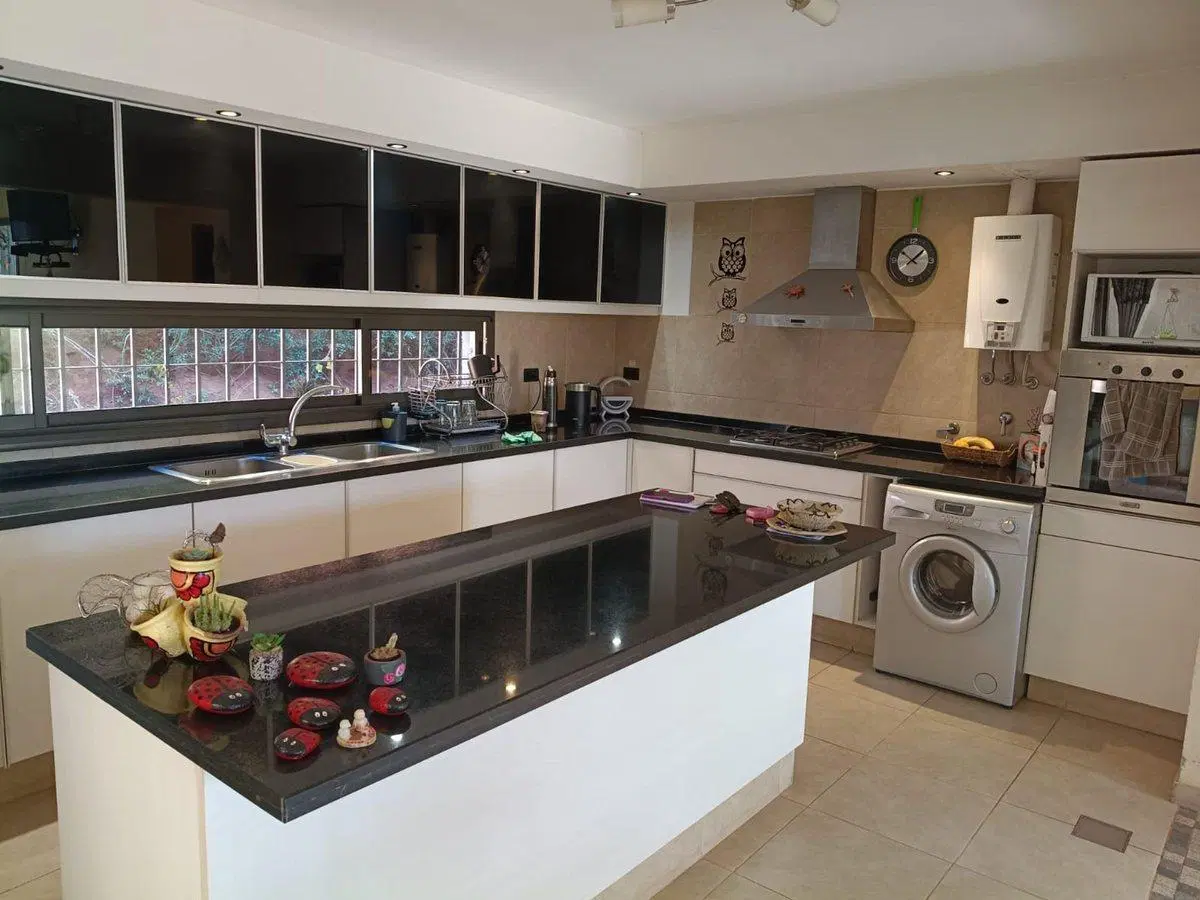 Casa 3 dorm, 2 baños y esc en Villa Allende Centro 2