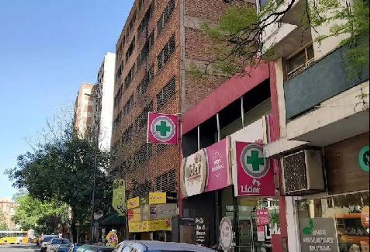 Cochera sobre Av Colon a mts de Plaza Colon 4
