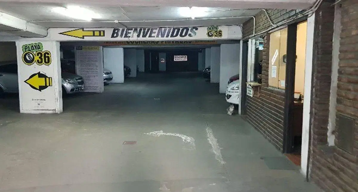 Cochera sobre Av Colon a mts de Plaza Colon 3