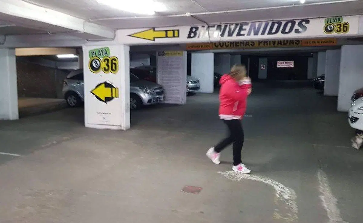 Cochera sobre Av Colon a mts de Plaza Colon 5