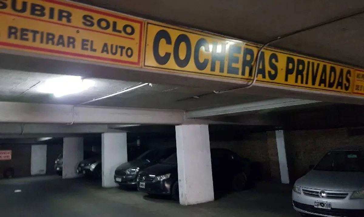 Cochera sobre Av Colon a mts de Plaza Colon 2