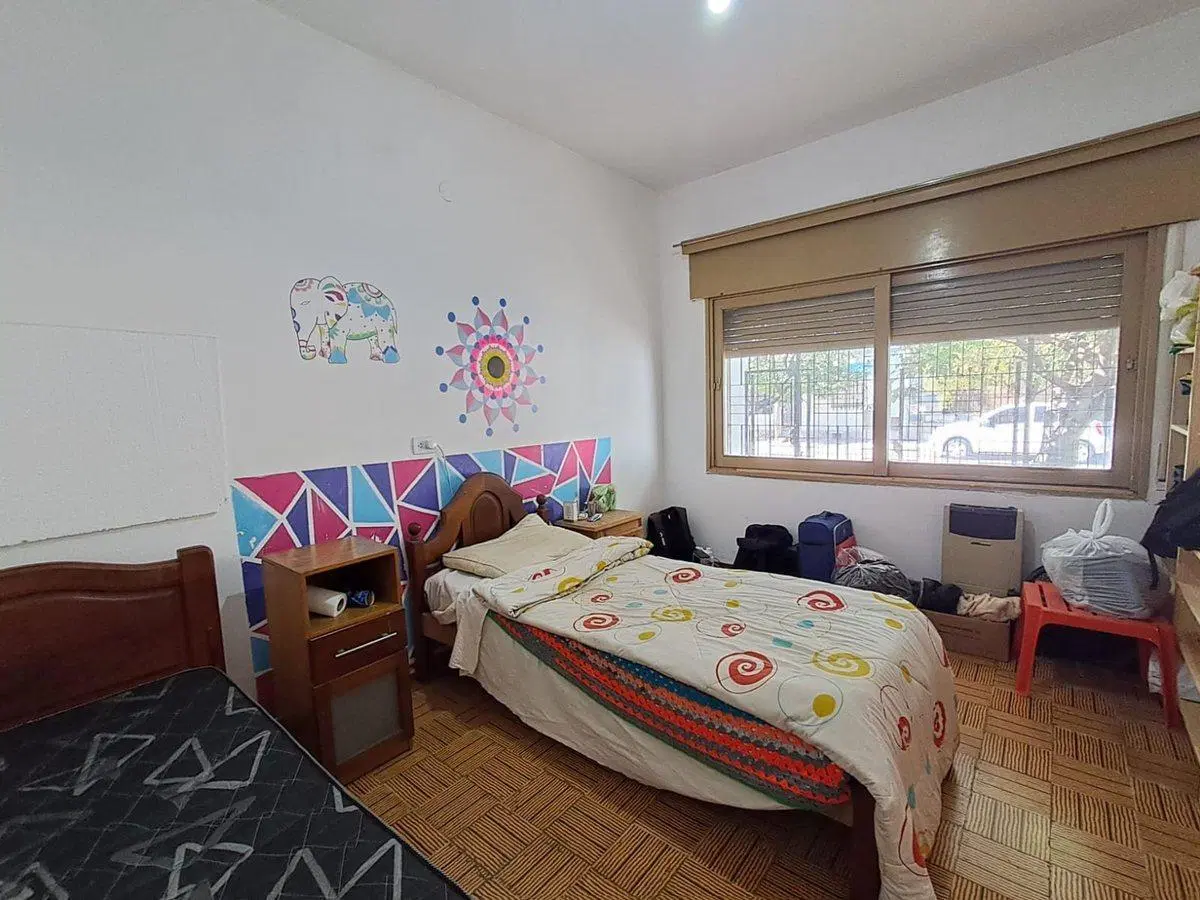 Casa una planta 3 dorm y Dpto Barrio Gral Bustos 3