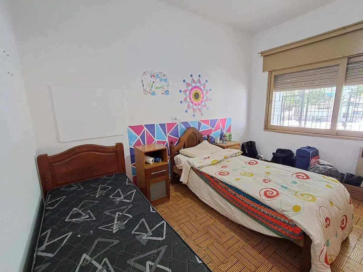 Casa una planta 3 dorm y Dpto Barrio Gral Bustos 4
