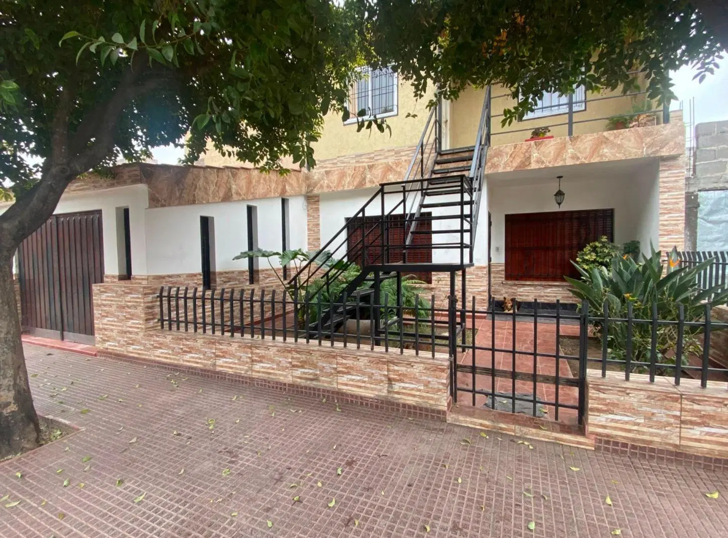 CASA + 2 DEPARTAMENTOS – B° PARQUE LICEO SECC II 2