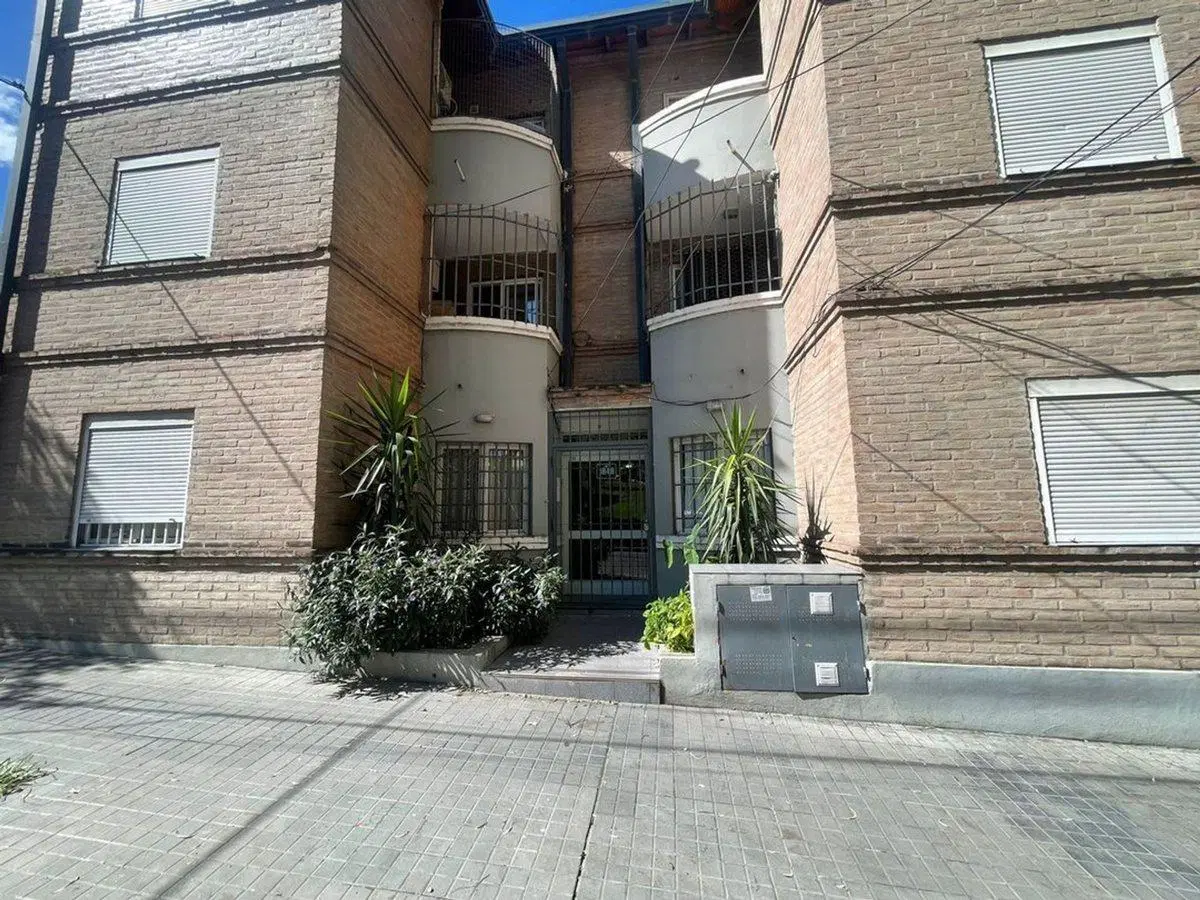 ALQUILER DEPARTAMENTO EN ALBERDI FRENTE A PLAZA 3