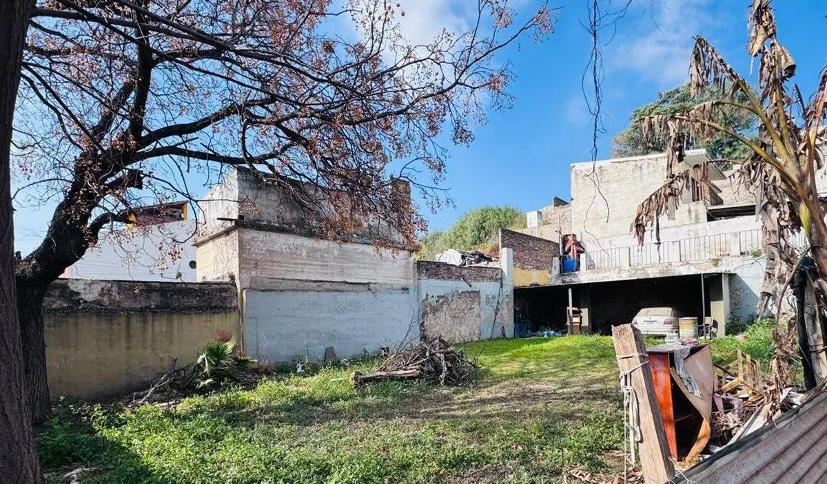 OPORTUNIDAD CASA A REFACCIONAR EN ALBERDI 586 mts 3