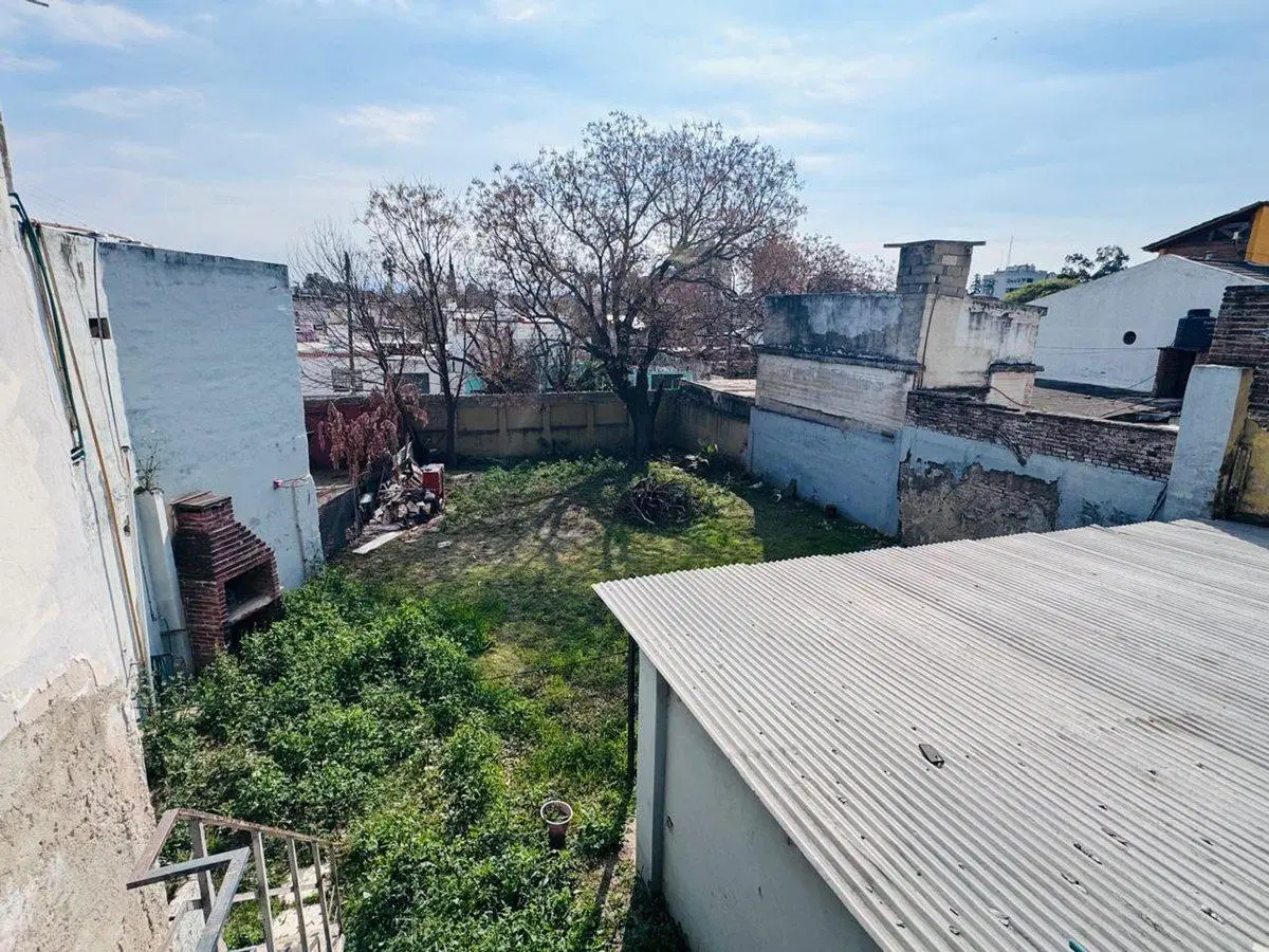 OPORTUNIDAD CASA A REFACCIONAR EN ALBERDI 586 mts 4