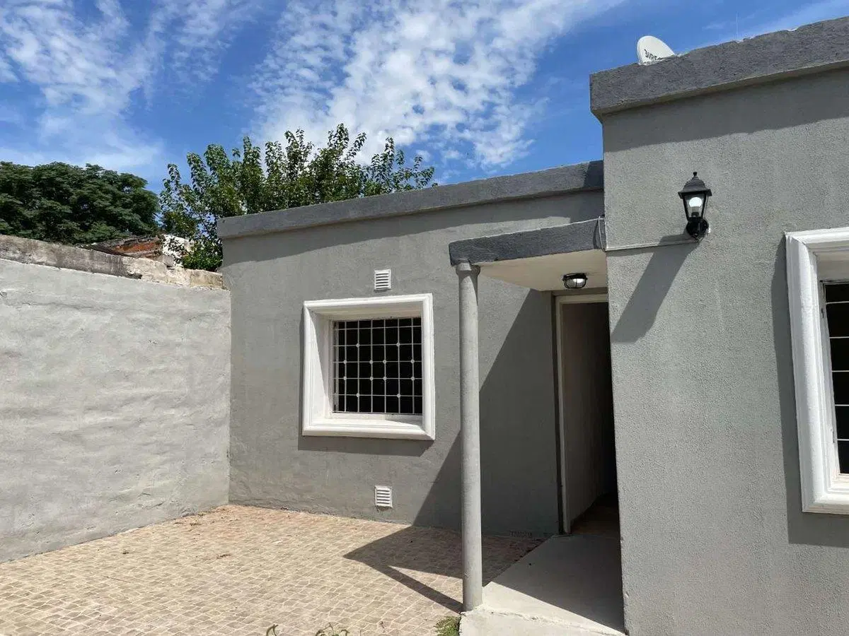 CASA 2 DORMITORIOS + DEPARTAMENTO BARRIO CUPANI 4