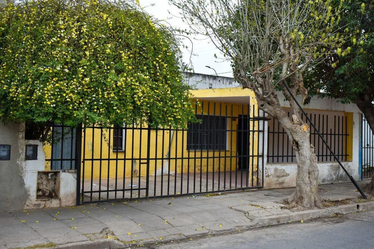 Casa 4 dormitorios  barrio Los Platanos 2