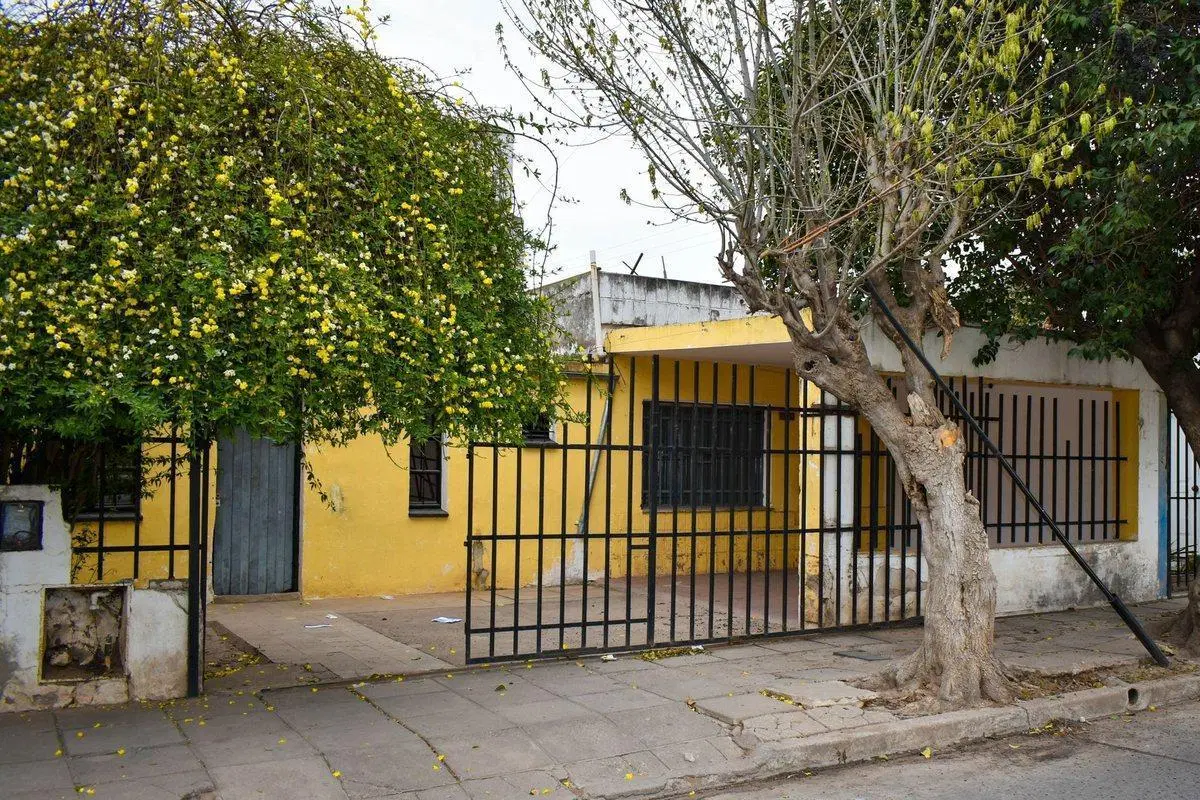 Casa 4 dormitorios  barrio Los Platanos 3