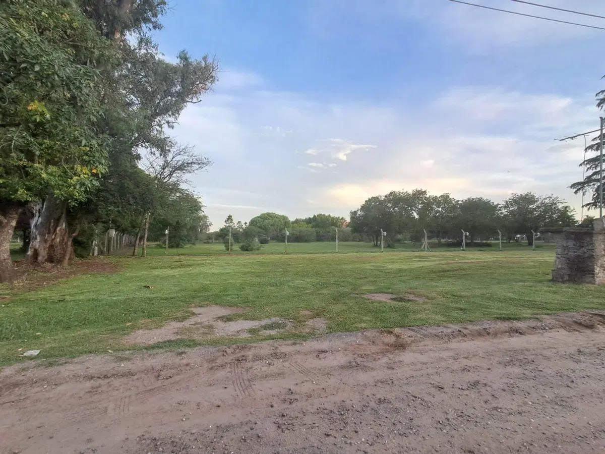 INVERSOR Lote 6800m2 apto Proyecto zona Countries 3