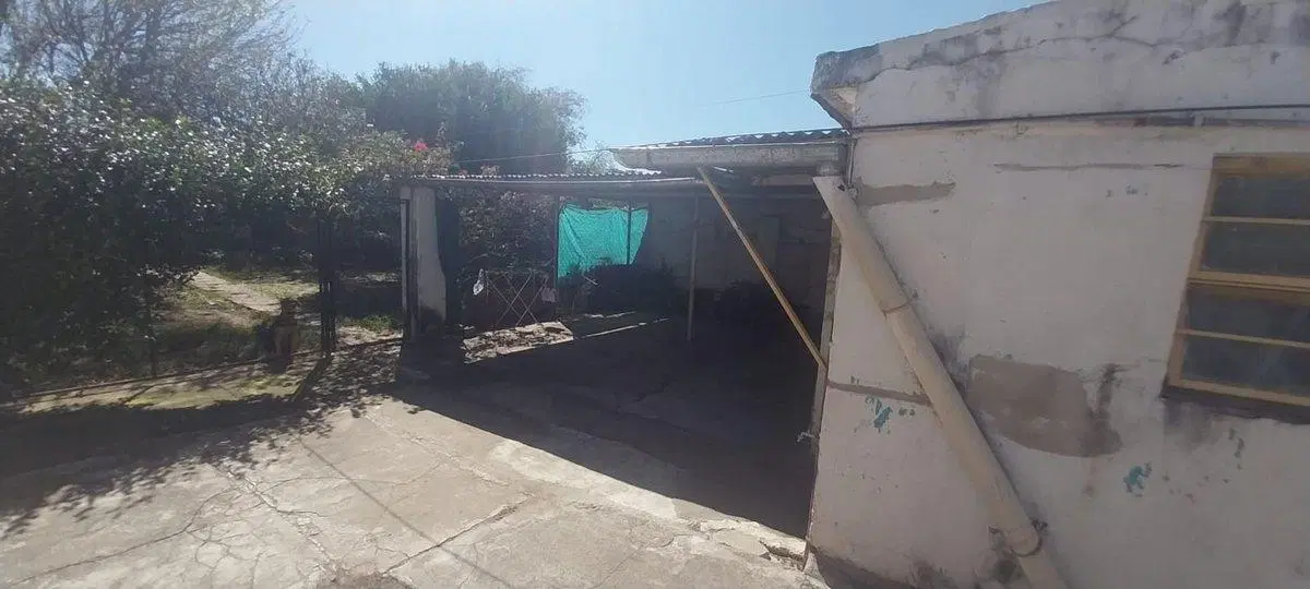 Dos casas con escritura en Parque Republica 5