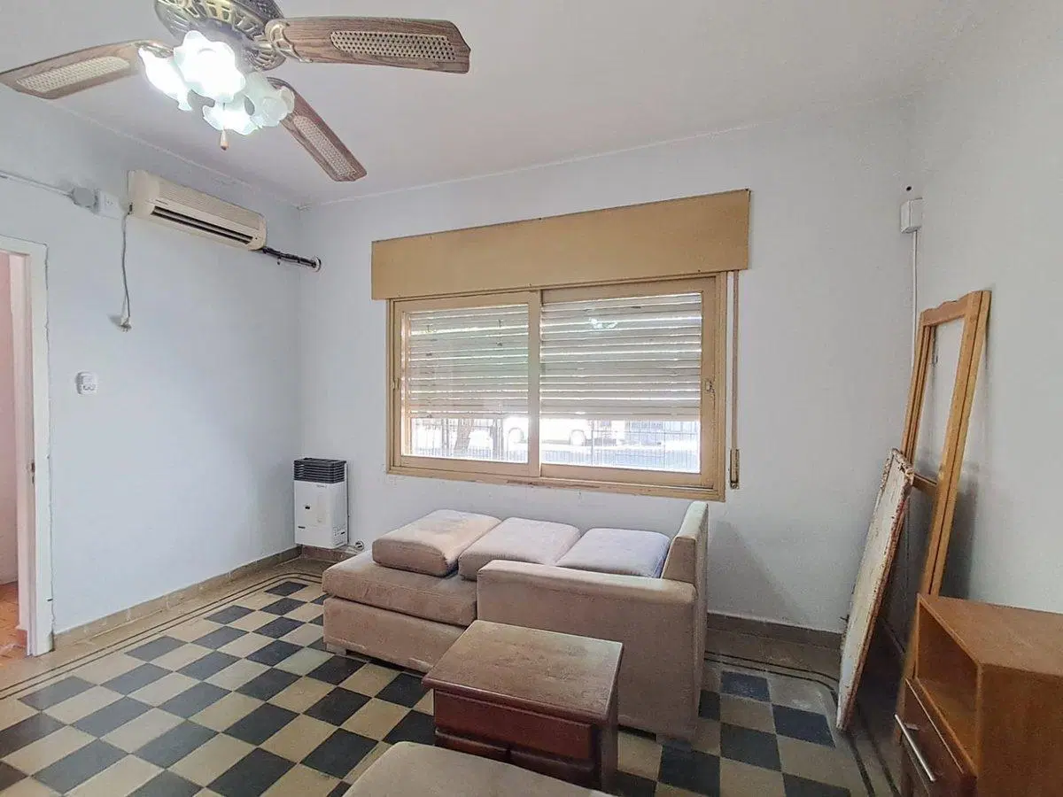 Casa una planta 3 dorm y Dpto Barrio Gral Bustos 3