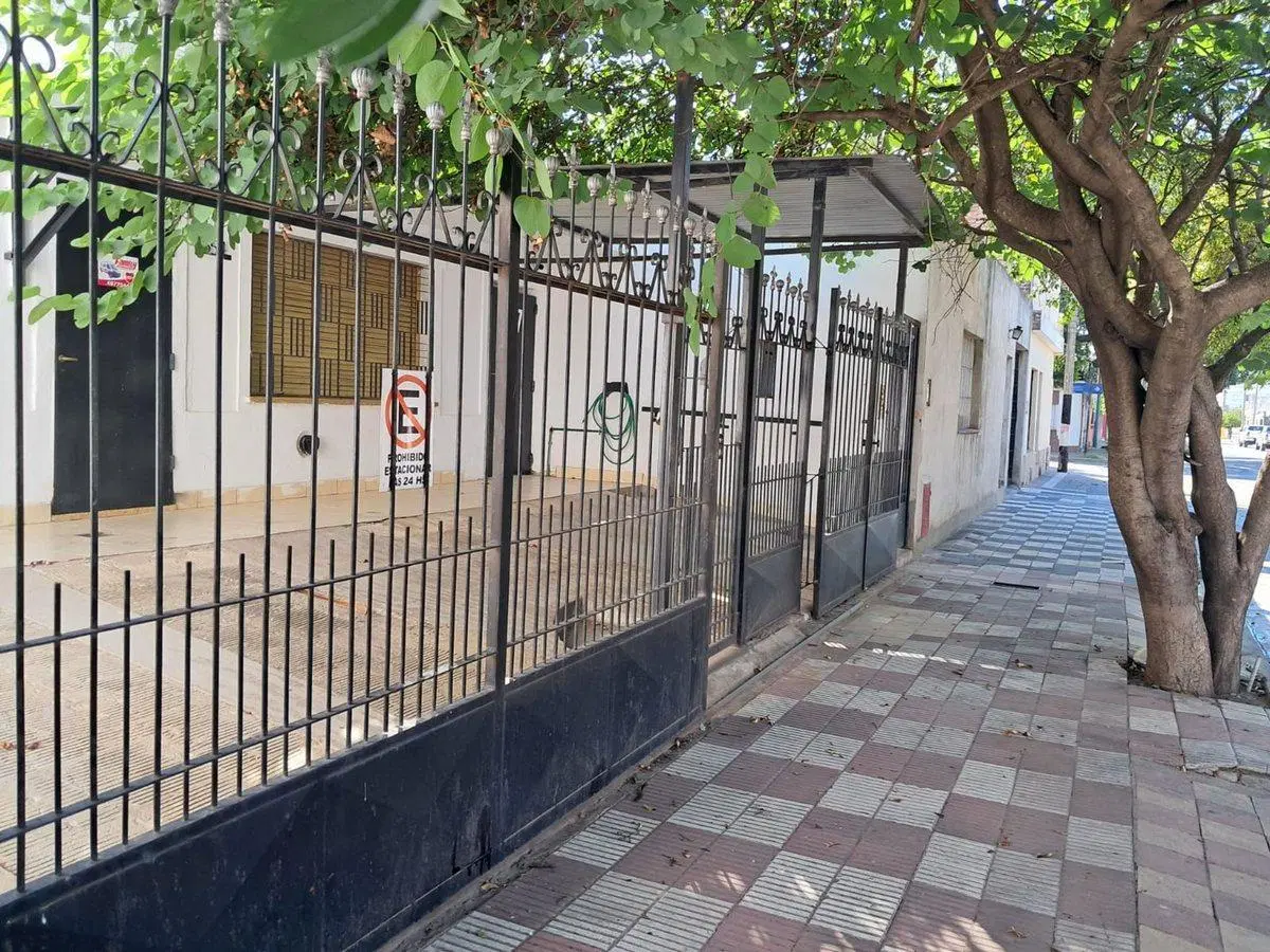 Casa una planta 3 dorm y Dpto Barrio Gral Bustos 5