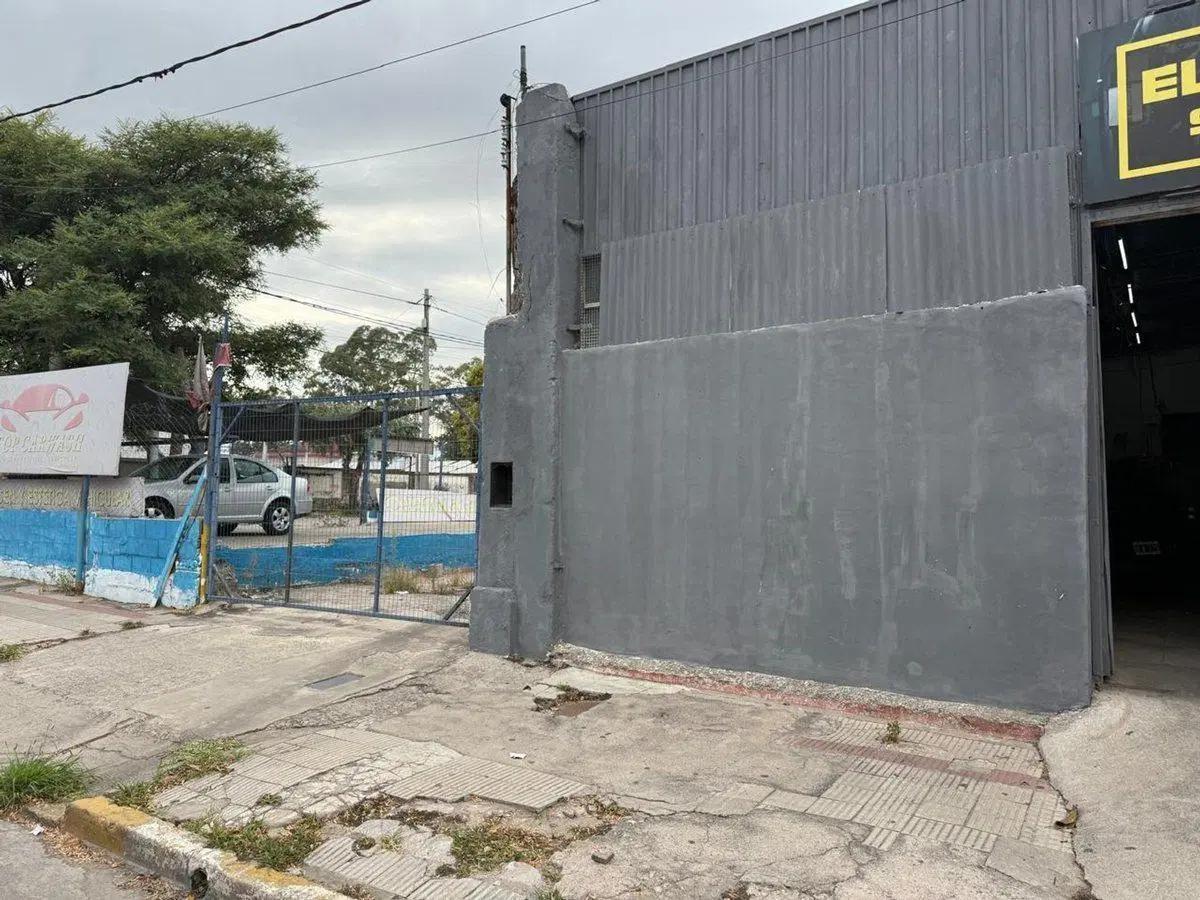 VENTA DE LOTE CON GALPON SOBRE AV ALEM 5
