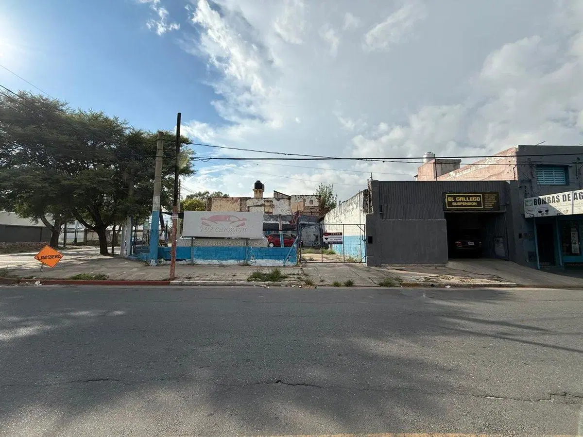 VENTA DE LOTE CON GALPON SOBRE AV ALEM 3