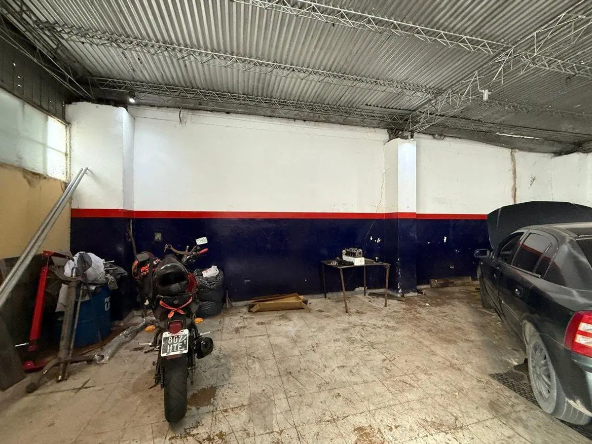 VENTA DE LOTE CON GALPON SOBRE AV ALEM 4