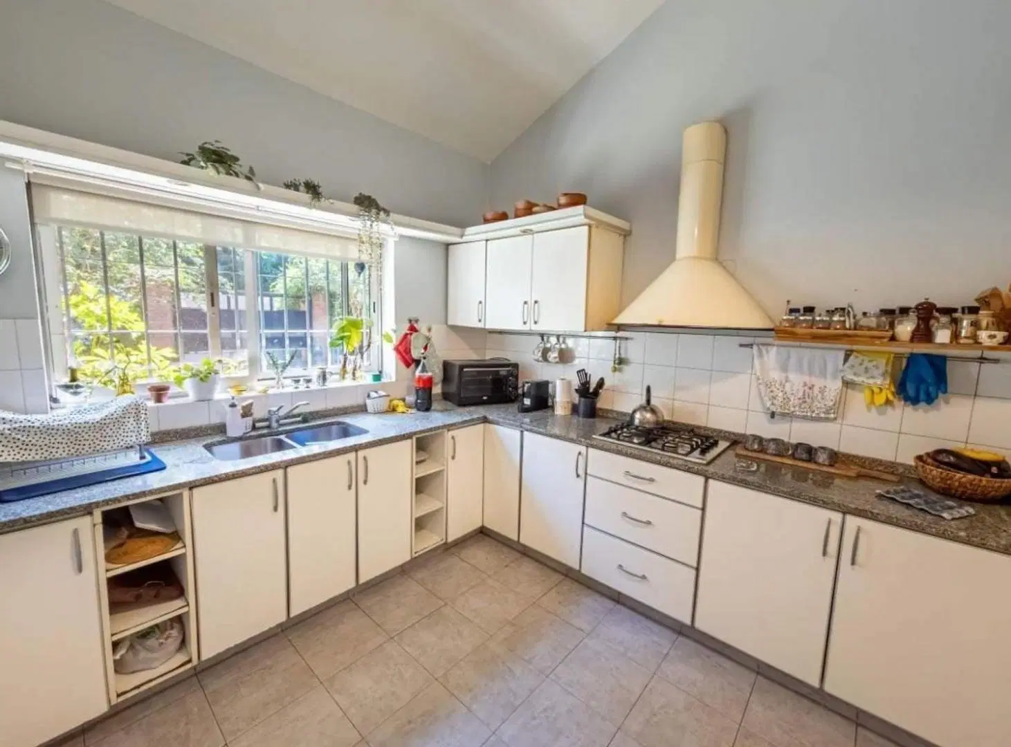 Hermosa casa en villa Rivera Indarte con pileta 4