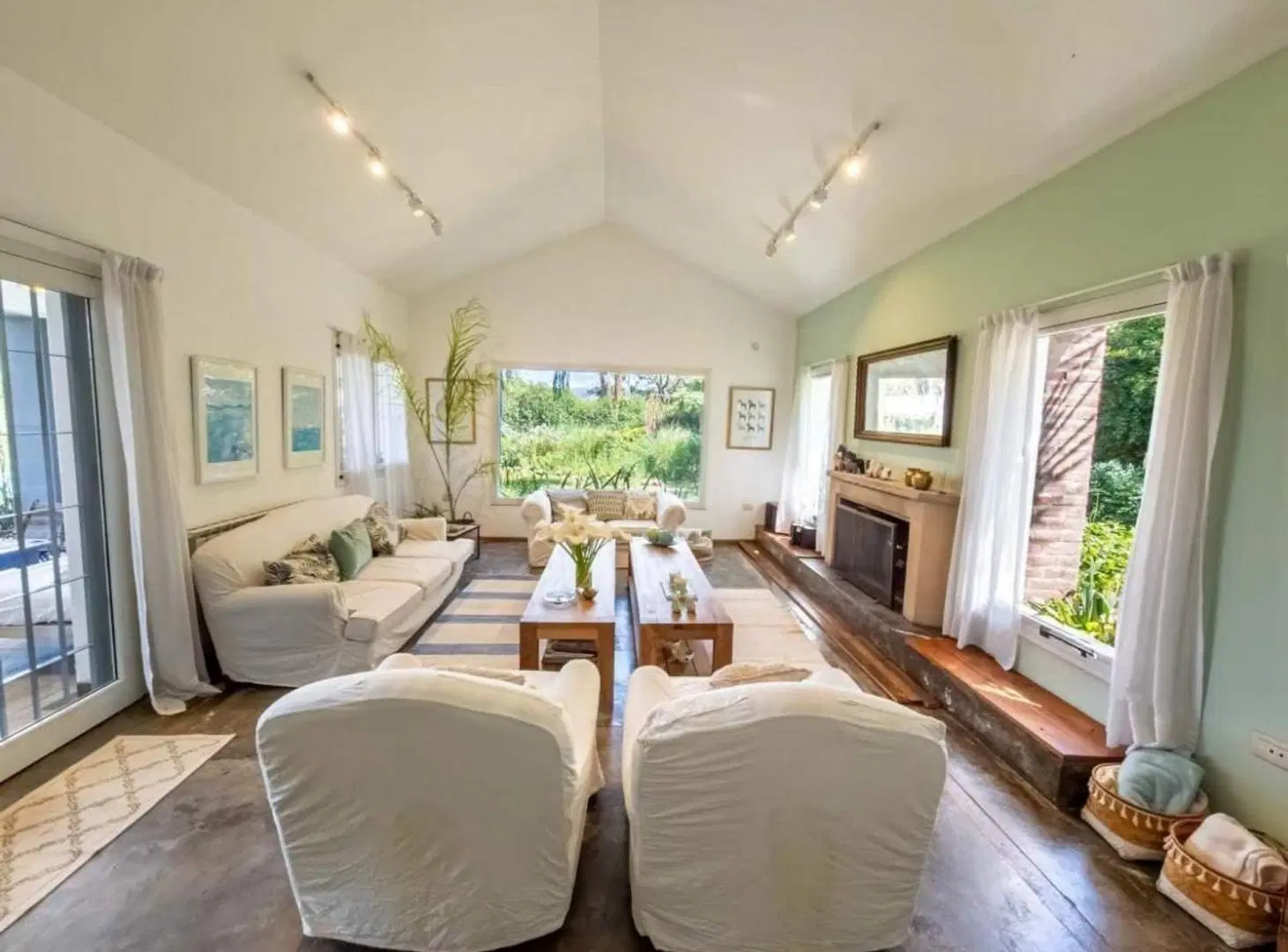 Hermosa casa en villa Rivera Indarte con pileta 5