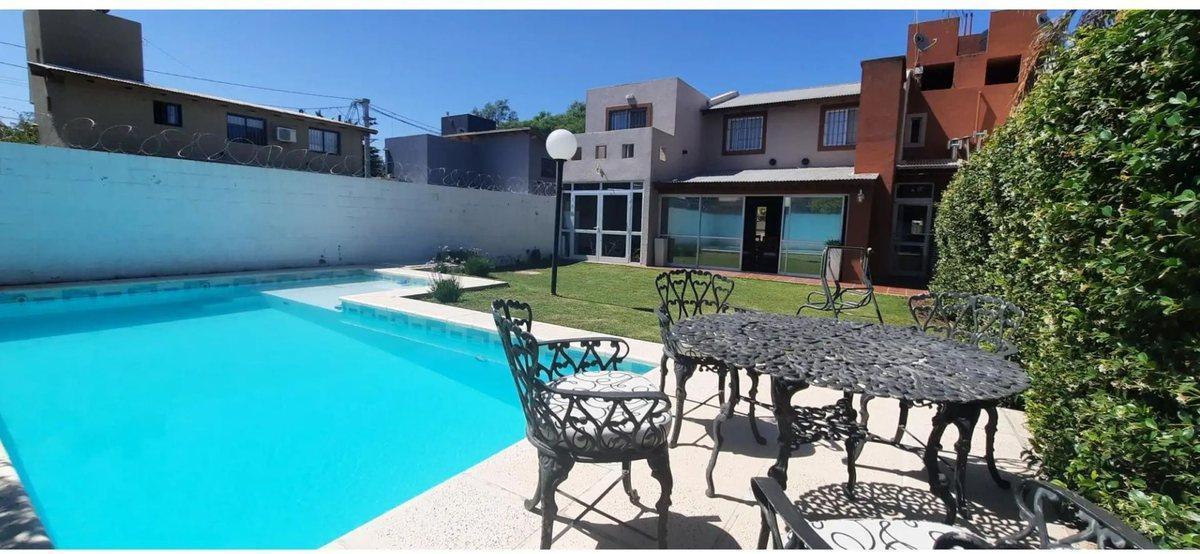 Foto de Casa de 3 dormi y piscina con escritura Arguello, imagen 3