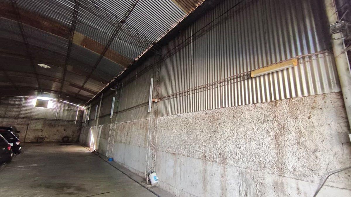 Foto de VENTA GALPON ALTO ALBERDI 200 M2 EXC UBICACION, imagen 3