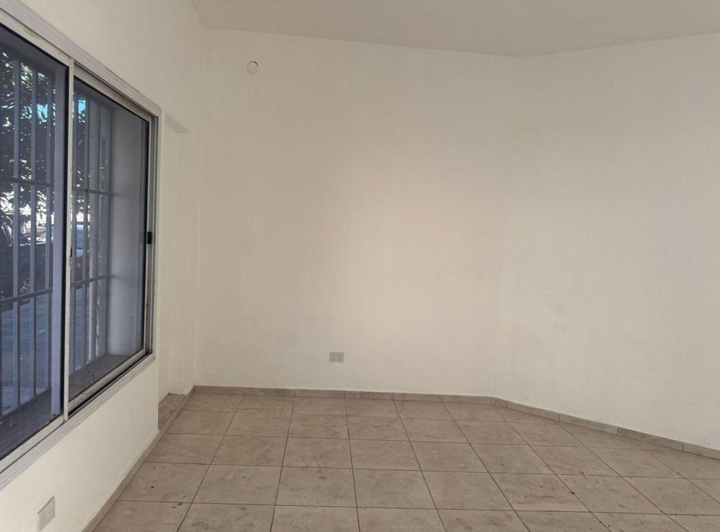 Foto de AMPLIO LOCAL COMERCIAL PUEYRREDÓN - ALQUILER, imagen 4
